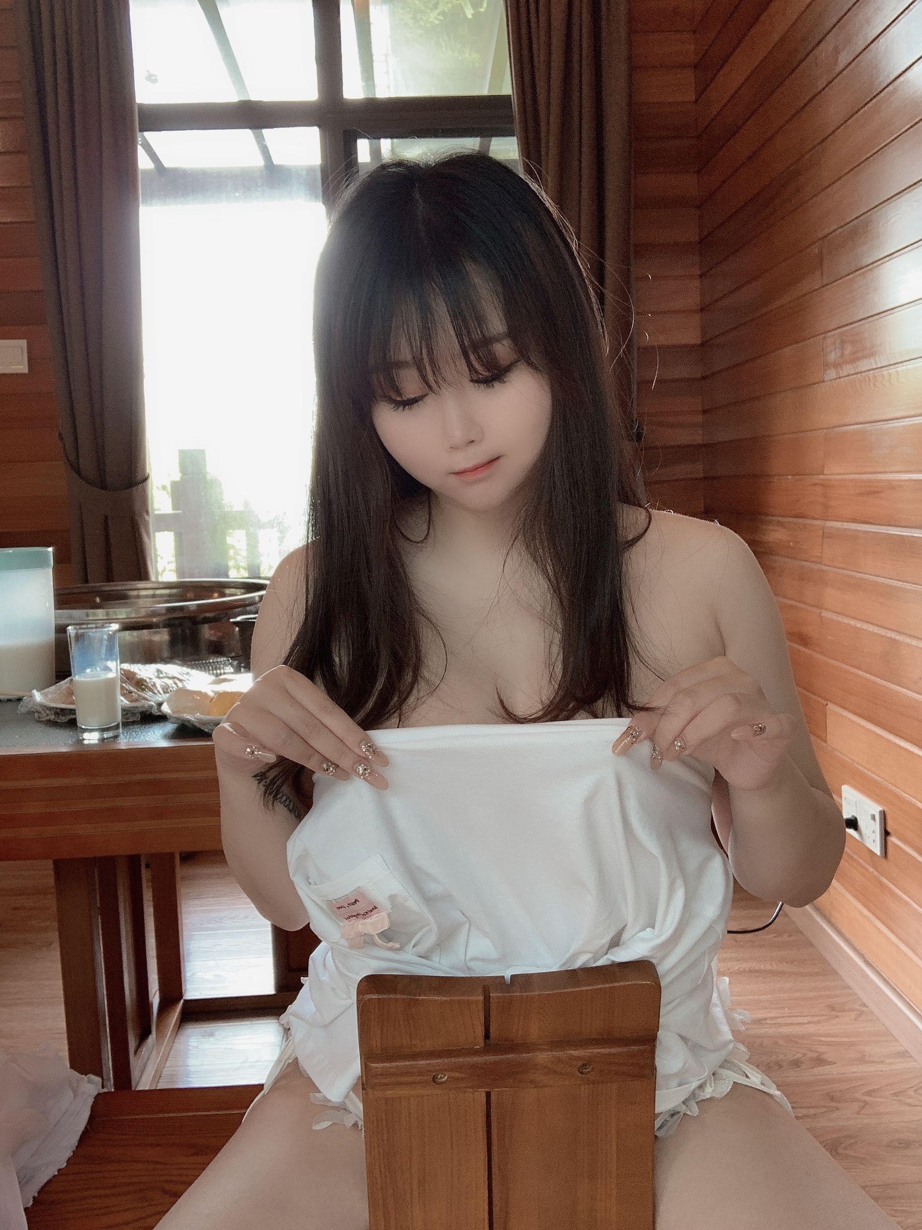 [Cosplay] 蜜桃少女是依酱呀 – 夏日(34)