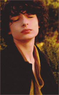 Finn Wolfhard O1TwITG9_o