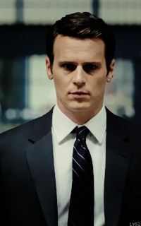 Jonathan Groff 1PvAxYRR_o