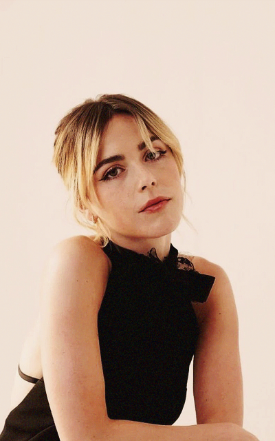 Kiernan Shipka CO0z9Ndp_o