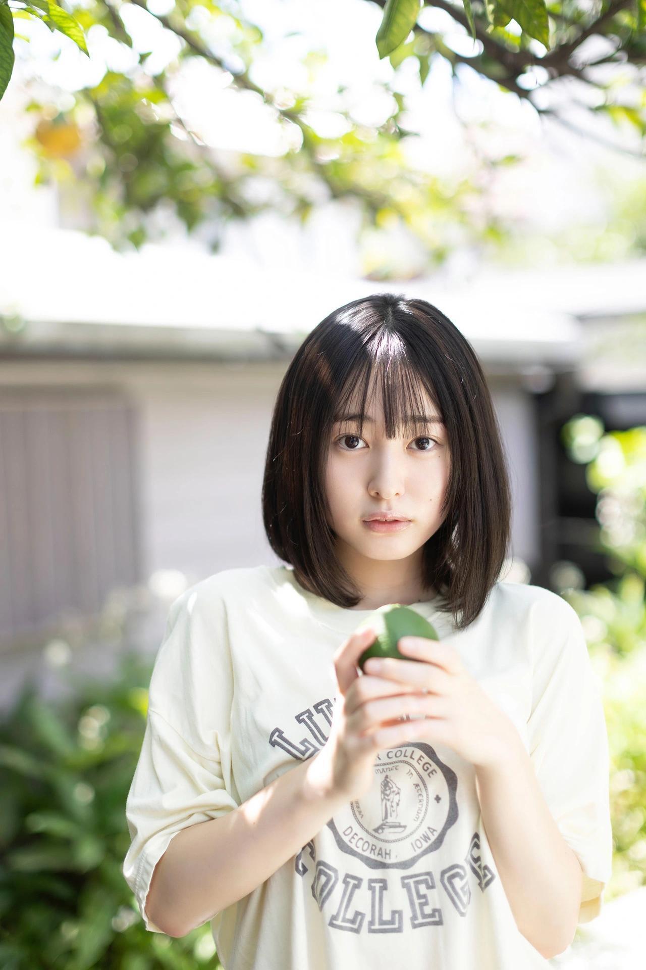 Miu Shirahama 白濱美兎, FLASHデジタル写真集 「ちょっぴりオトナ」 Set.01(8)