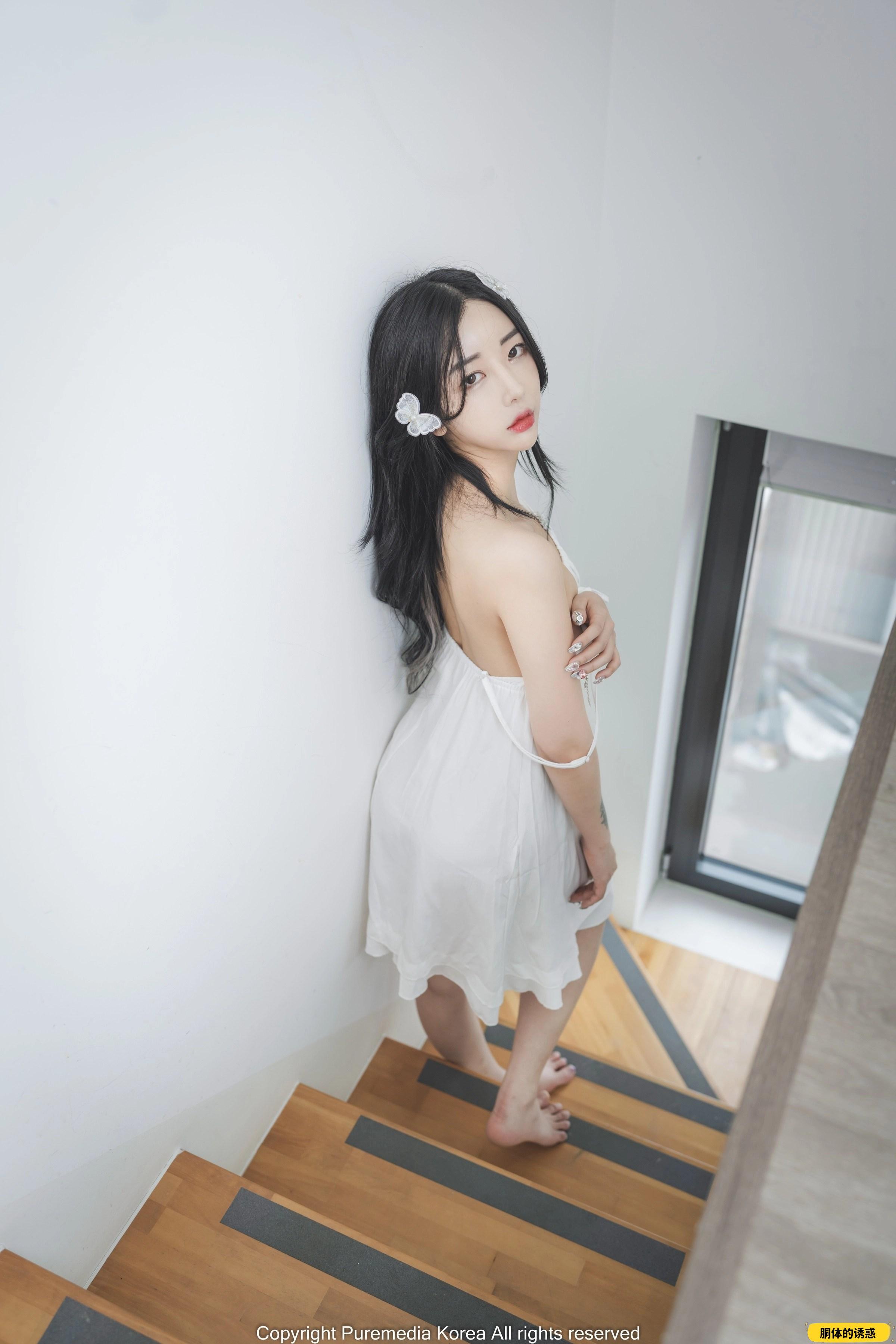 PURE MEDIA VOL.180 Jia Angel on the ground [121P]