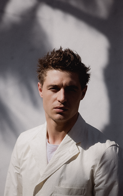 Max Irons KvO60qcb_o