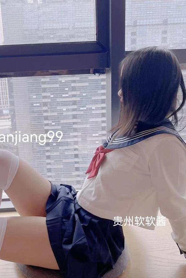 推特美女贵州软软酱+网络黑丝露出后入尺度图集
