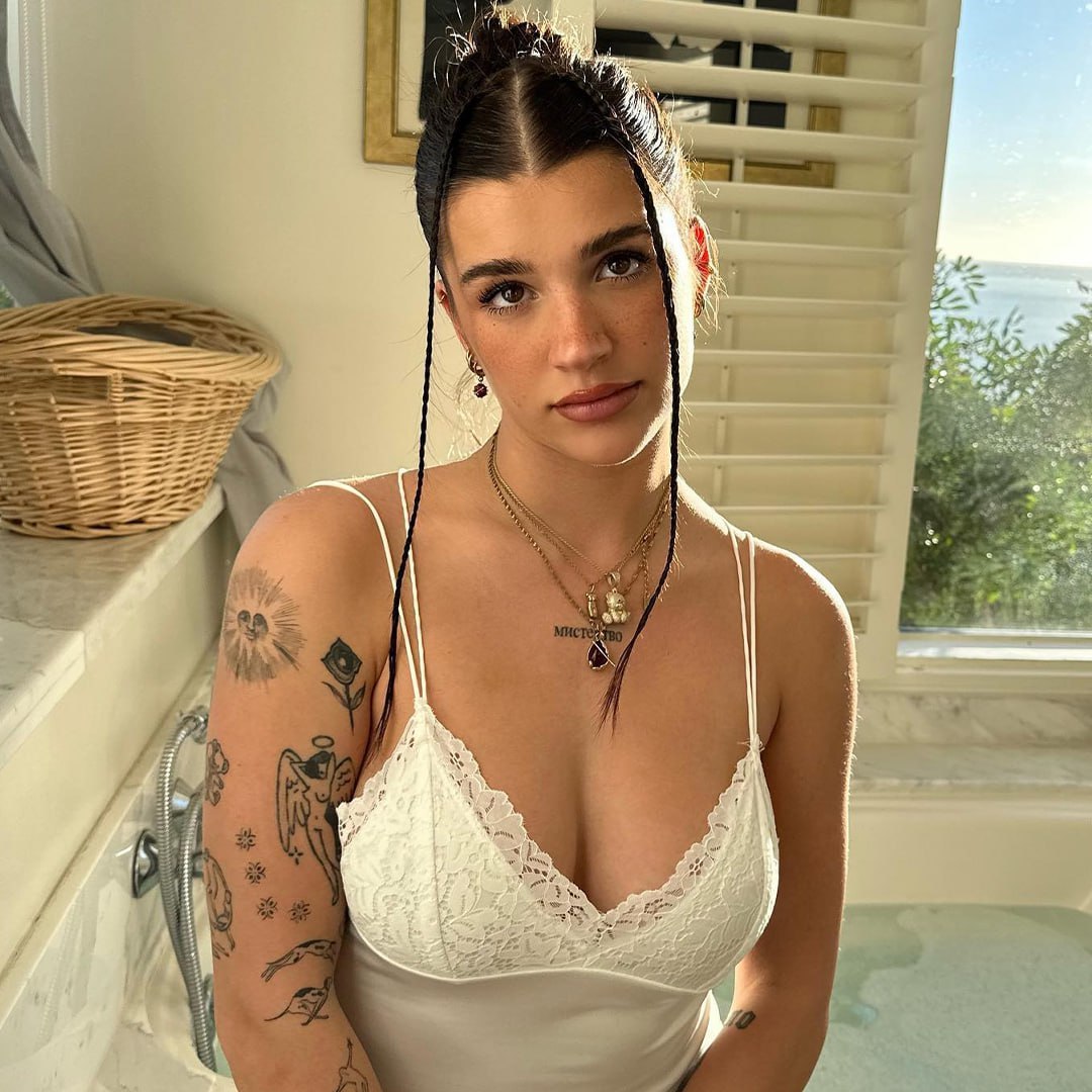 Ирина салтыкова фото в купальнике Модель onlyfans Ариель "Ari kytsya" Данилюк купила дом $3 млн (30+ фото и видео 