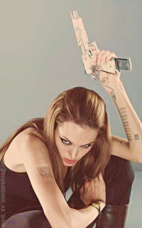 Angelina Jolie L6tqoVKS_o