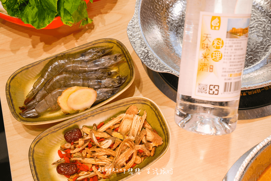 小洞天經典石頭火鍋全酒白蝦鍋