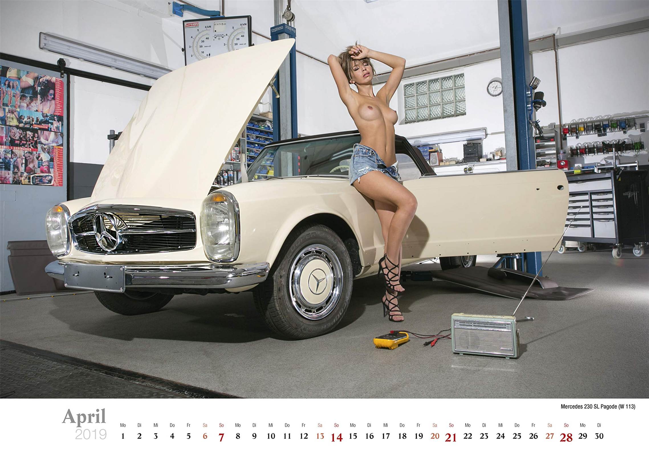Mercedes 230 SL Pagode / Schraubertraume / 2019 erotic calendar by Frank Lutzeback Сексуальные девушки ремонтируют автомобили / Mercedes 230 SL Pagode / Schraubertraume / 2019 erotic calendar by Frank Lutzeback