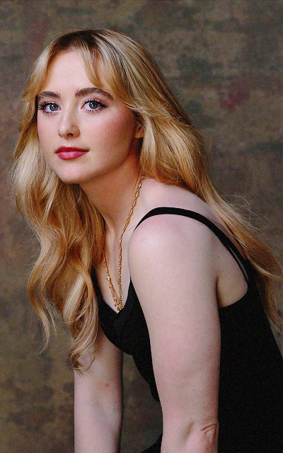 Kathryn Newton DXwEXVjK_o