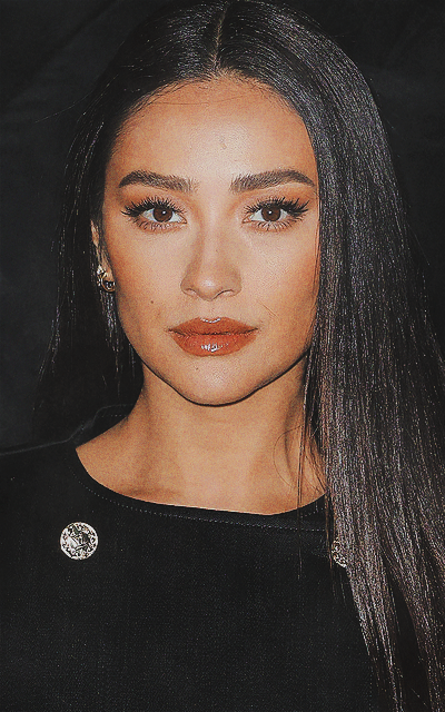 Shay Mitchell XQCQOKTj_o