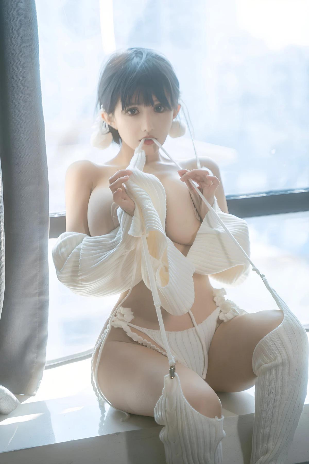 Cosplay 虎牙古阿扎 – 姐姐的小毛衣(1)