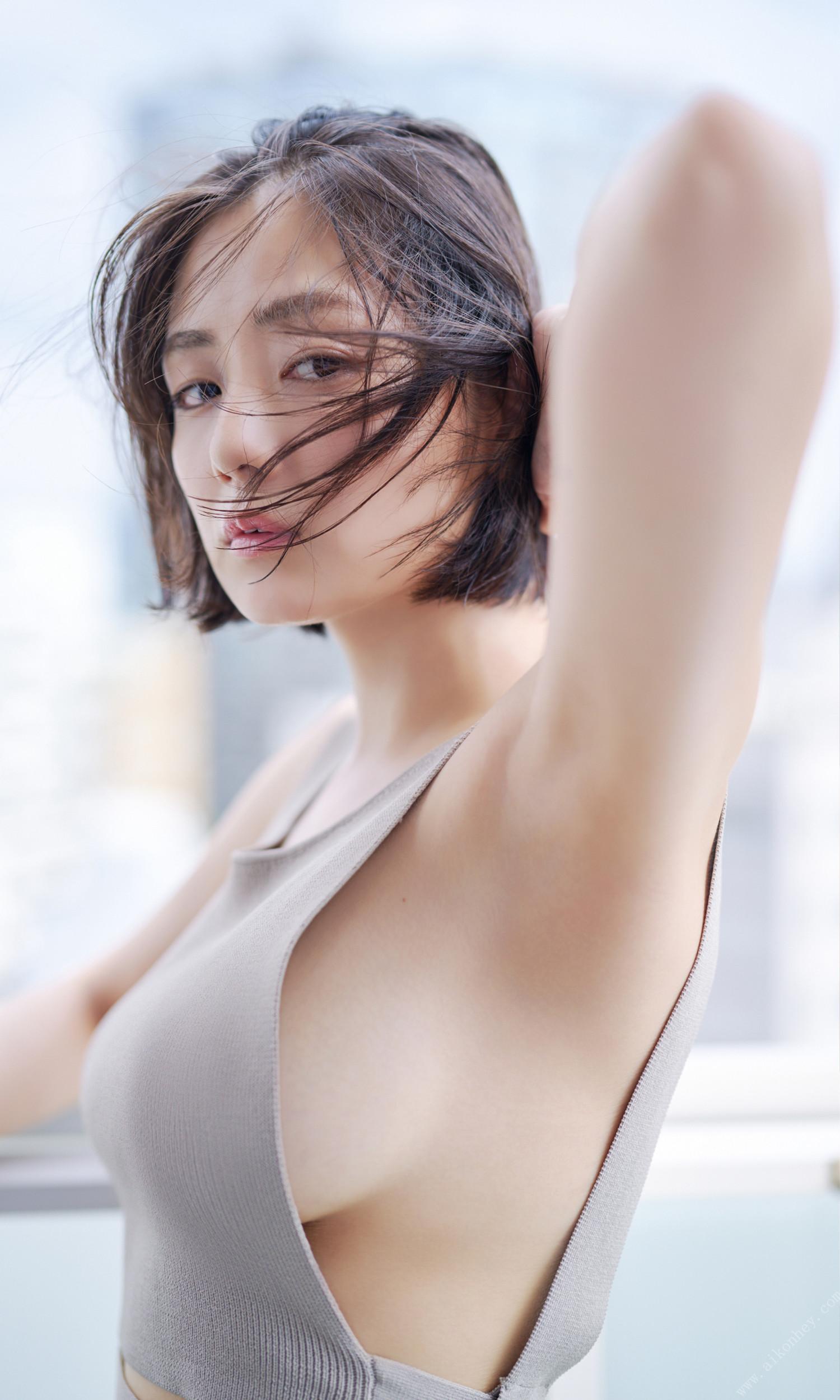 Moemi Katayama 片山萌美, 写真集 デジタル限定 「街に生きる」 Set.02(15)