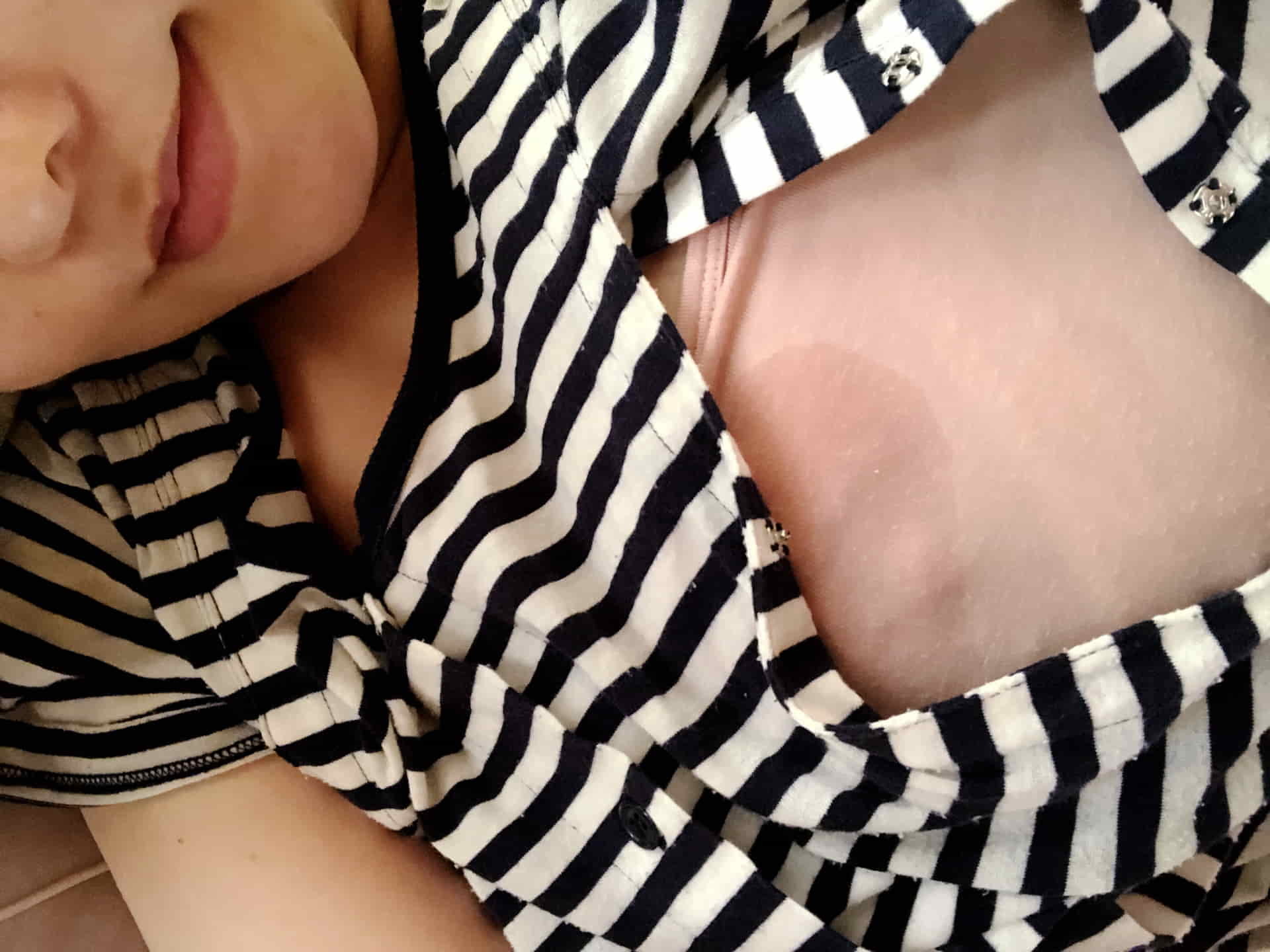 온라인에서 수천 명이 팔로우하는 Onlyfans 최고의 가슴 여신 [오키타 안리]는 큰 가슴과 큰 엉덩이의 개인 사진을 가지고 있습니다