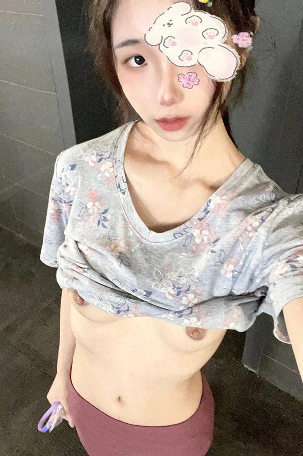 推特美女果冻小姐的居家自拍人体秀3(17)