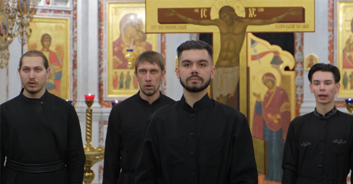 Достойні. Хор, який співає про духовне і мирське Достойні. Хор, який співає про духовне і мирське