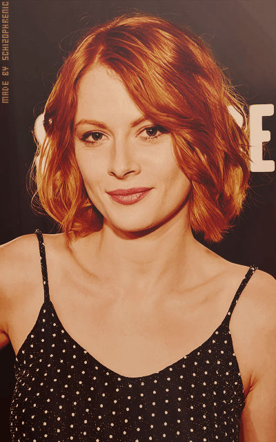 Emily Beecham KqOFBbbr_o