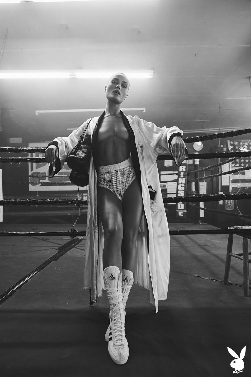 Athletic woman Vendela models semi-nude in boxing attire with a sweat on(10)