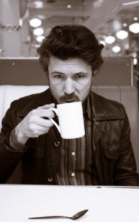 Aidan Gillen RFycxJPS_o