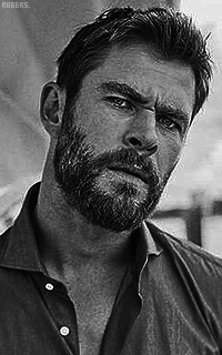 Chris Hemsworth FVs4Q0pX_o