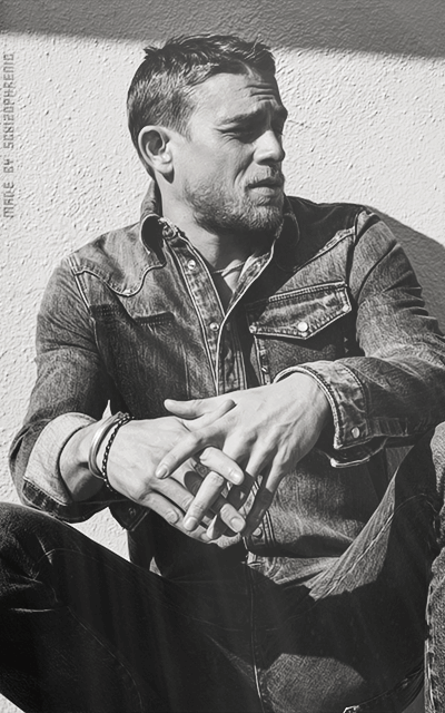 Charlie Hunnam SKbuJsAh_o