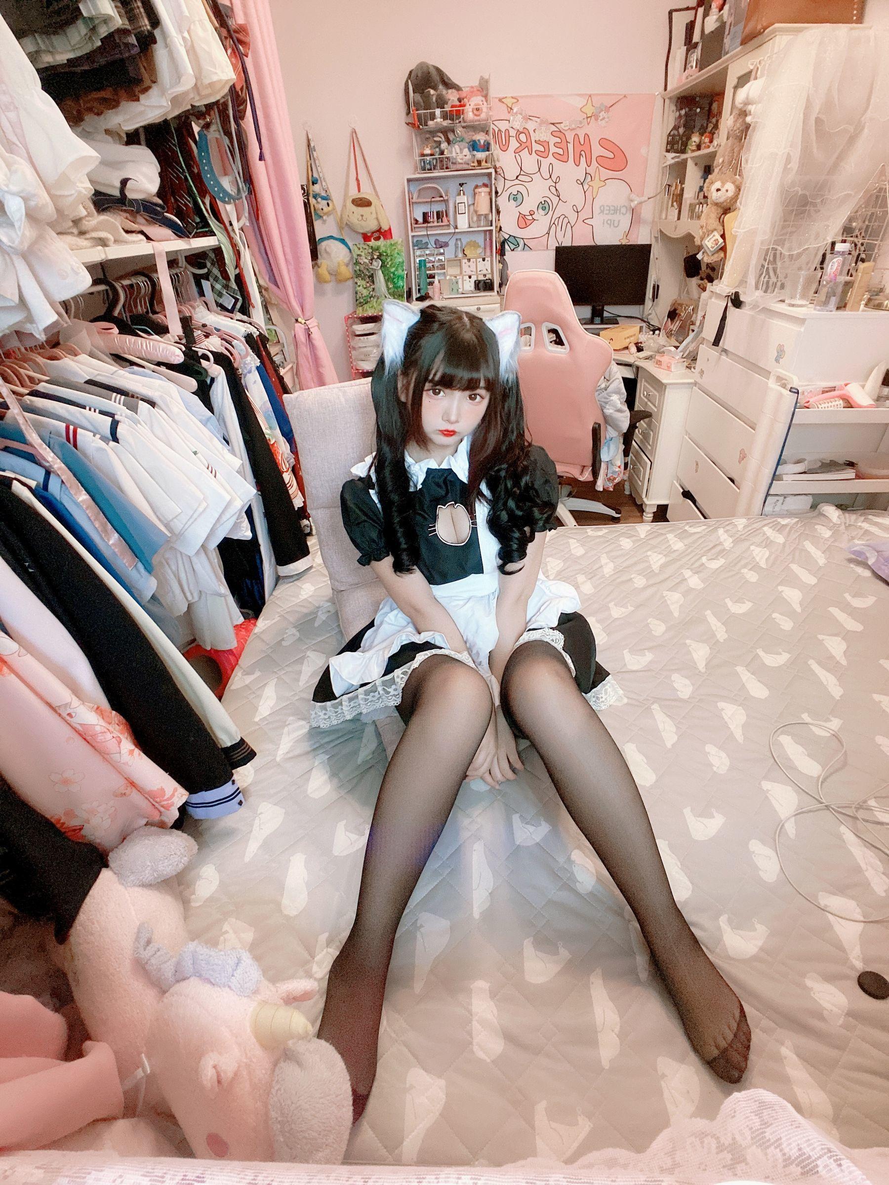 古川kagura 《黑丝开胸 猫耳女仆》 写真集(38)