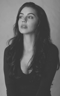 Adelaide Kane QfY0QjYI_o