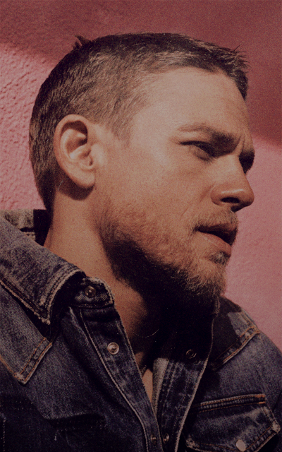 Charlie Hunnam M2qIaM0z_o