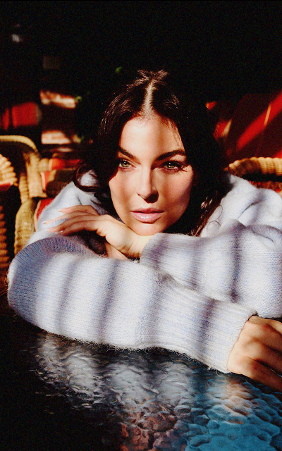 Serinda Swan TAoH8ODC_o