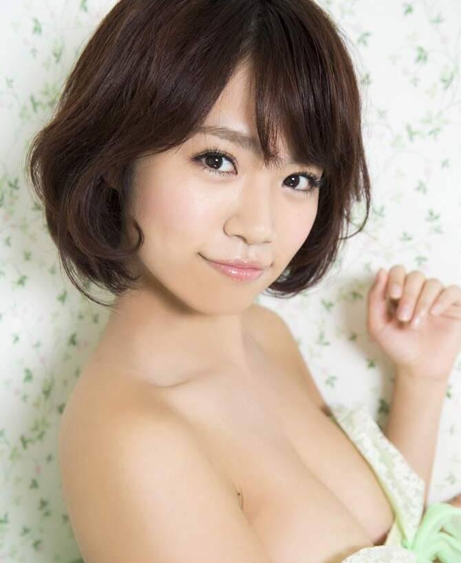 日本G奶女优摆弄各种诱人美姿(3)