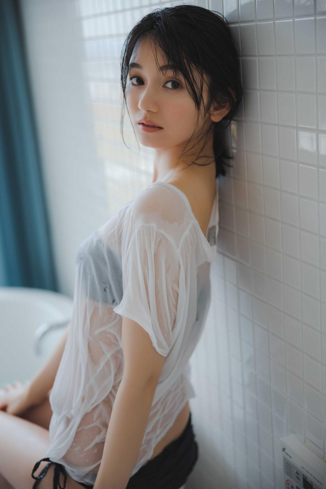 Fuuka Kumazawa 熊澤風花, ＦＲＩＤＡＹデジタル写真集 『二十歳になったから』 Set.02(8)