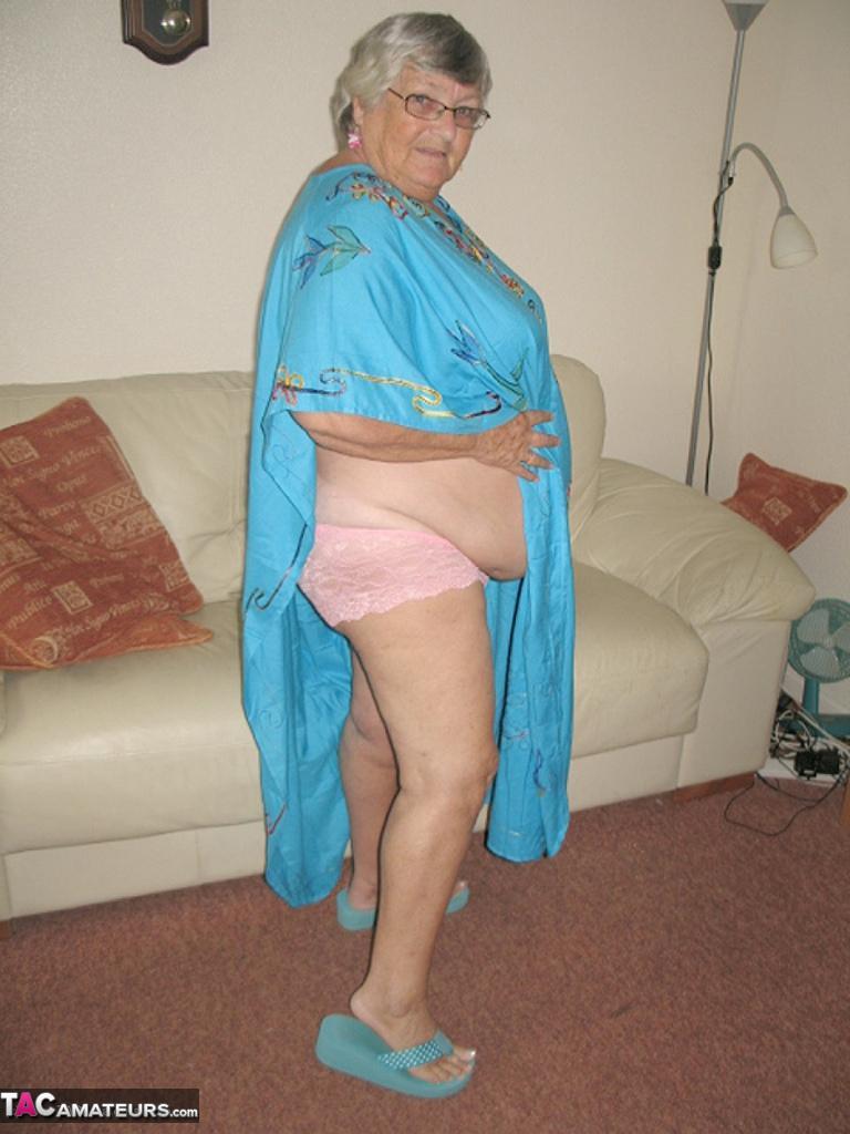 Obese nan Grandma Libby licks a nipples after taking off her pink panties(5)