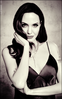 Angelina Jolie KUWi8bbB_o