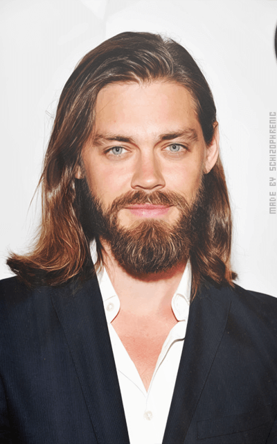 Tom Payne Y9aGc3Qo_o