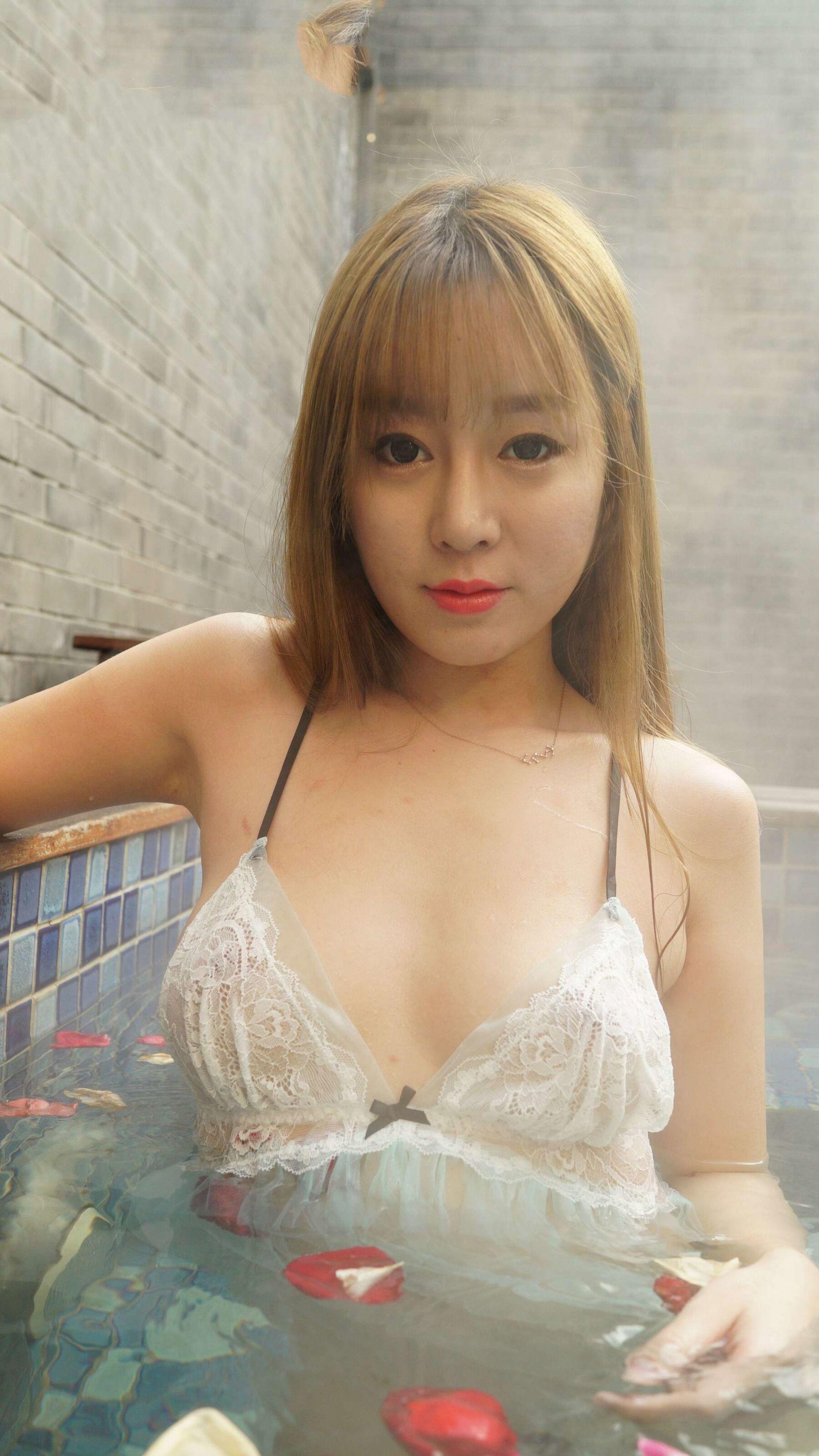 国模人体 王雨纯&贝贝温泉女(5)