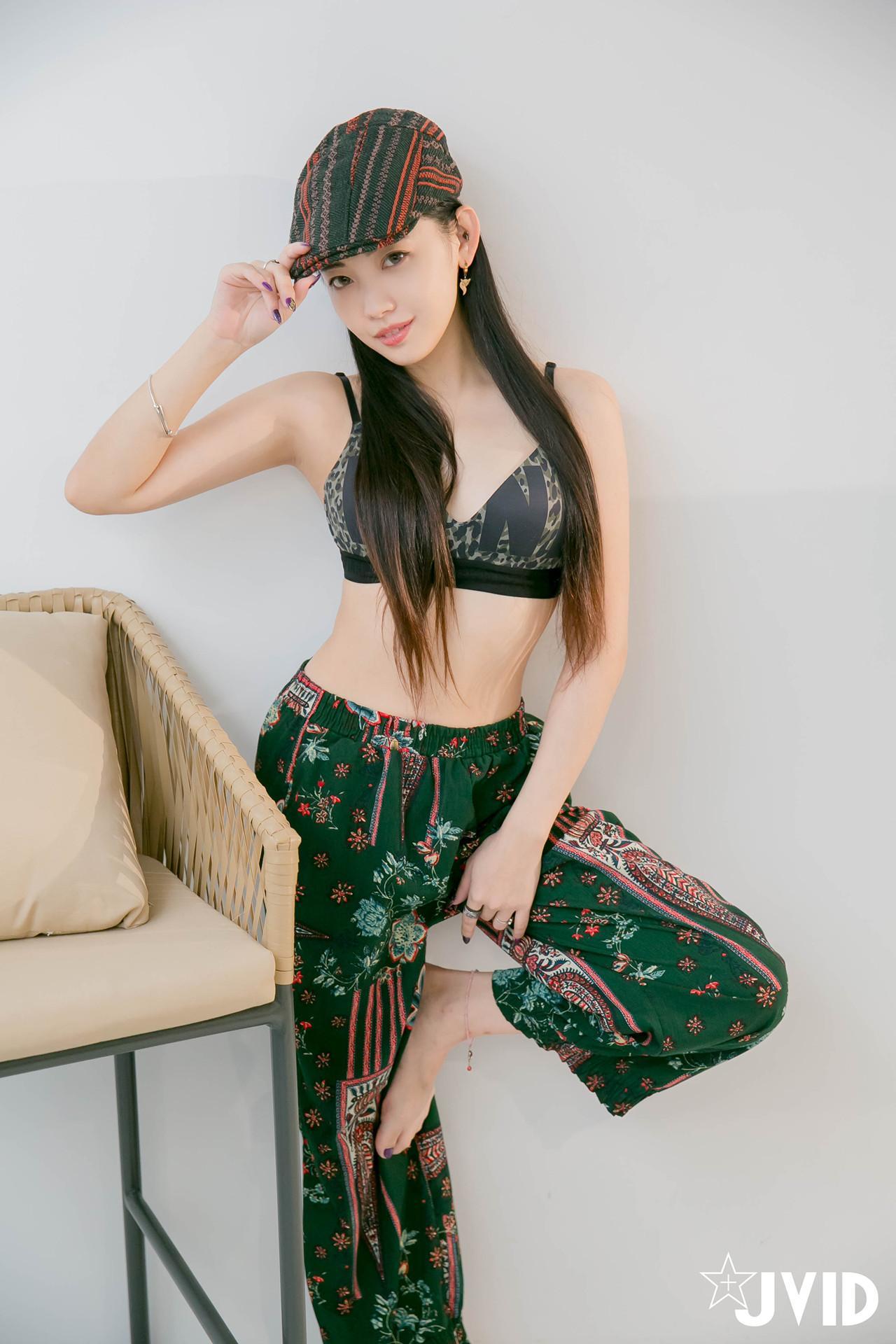 JVID 夏暮光 – 私底下穿著就讓人喜歡的性格美女 Set.01(8)