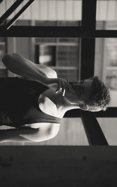 Max Irons RuVgrTlN_o