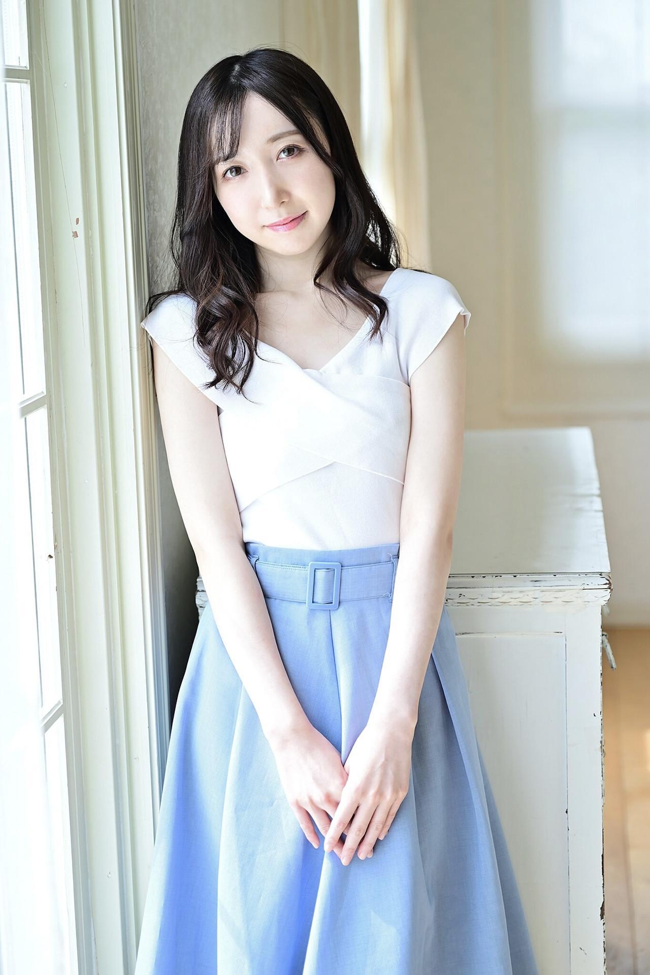 Kyoka Yasuhara 泰原京香, 写真集 「外資系美人OL」 Set.01(2)