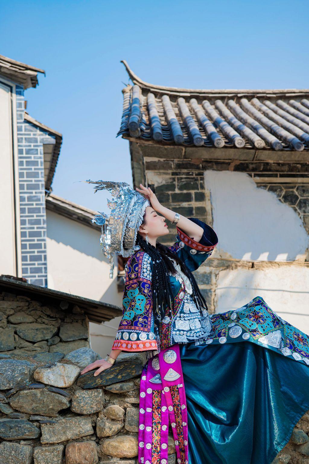 Coser@年年Nnian: 苗疆女孩 (50 photos)(11)
