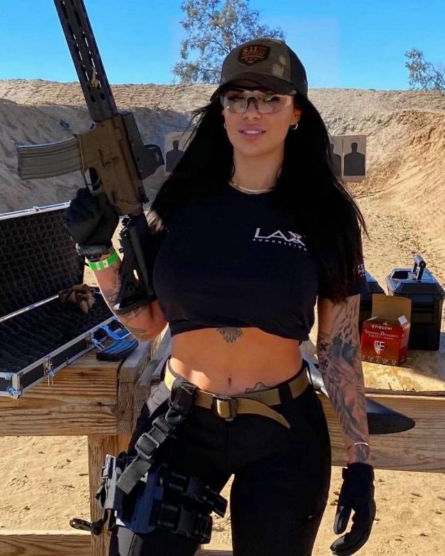 WOMEN WITH WEAPONS...8 Ttmgvb6z_o