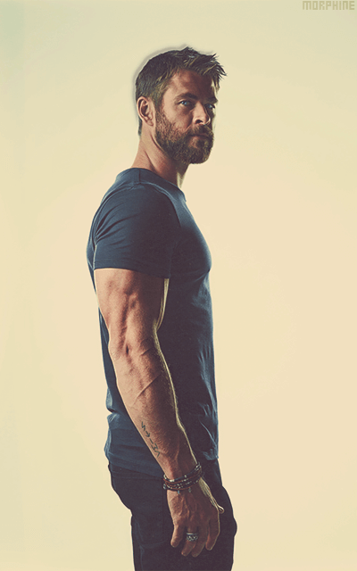 Chris Hemsworth CdFO6yO1_o