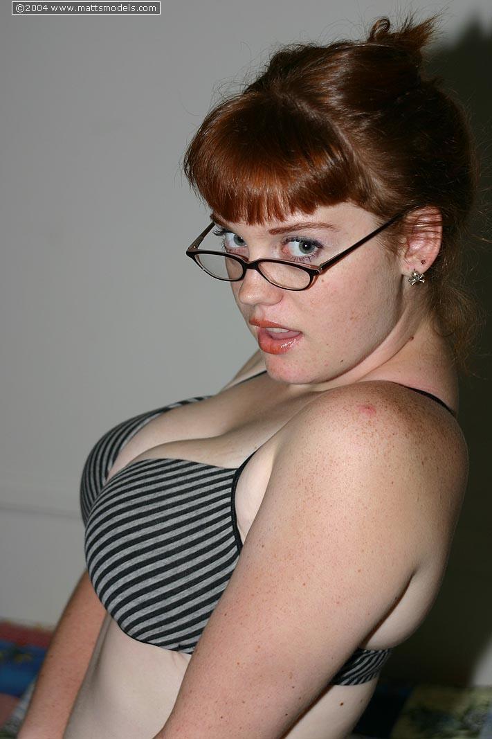 Redhead amateur Sawyer cups her natural breasts before removing her glasses(3)