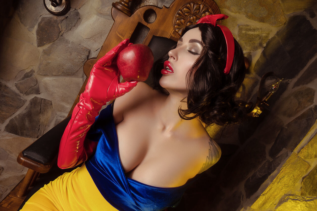 Lera Himera - NOIR BDSM SNOW WHITE