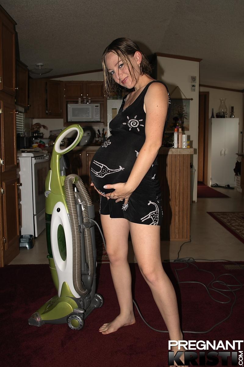 Pregnant amateur takes a vacuum cleaner attachment to her horny pussy(1)