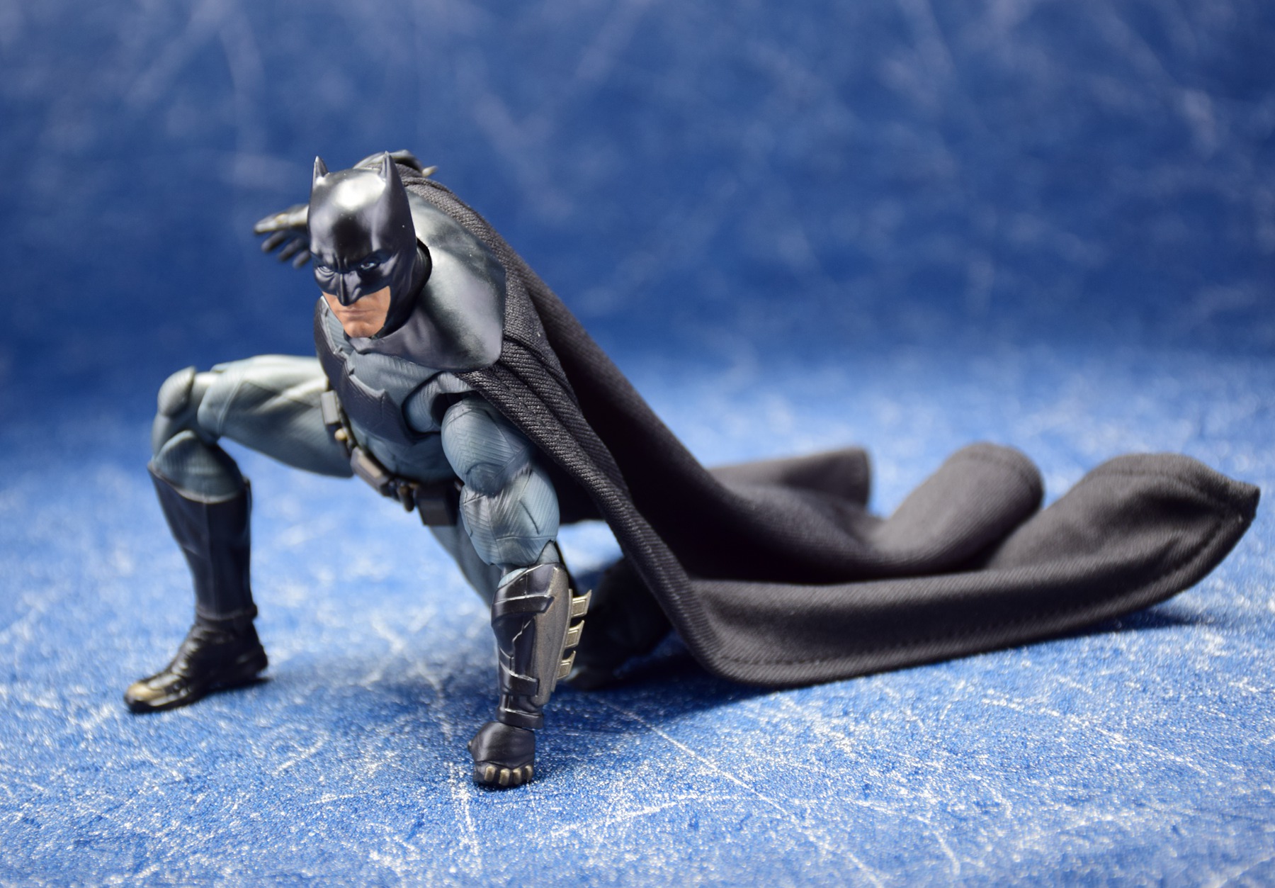 [Comentários] DC Comics S.H. Figuarts MTM0oTnQ_o