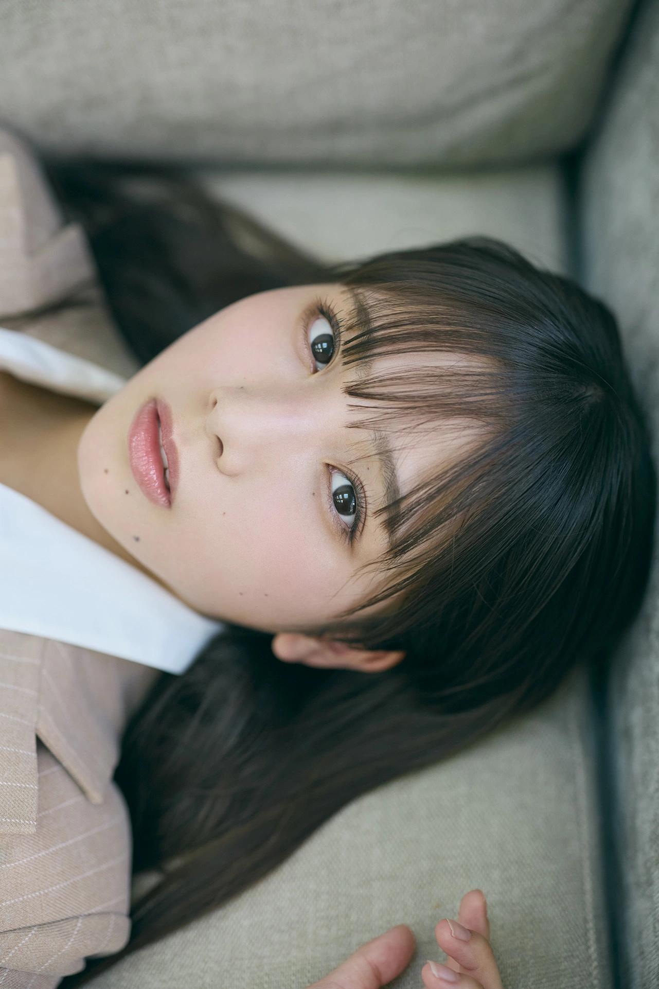 Izuki Shimoda 下田衣珠季, Young Magazine 2025 No.44 (ヤングマガジン 2025年44号)(17)