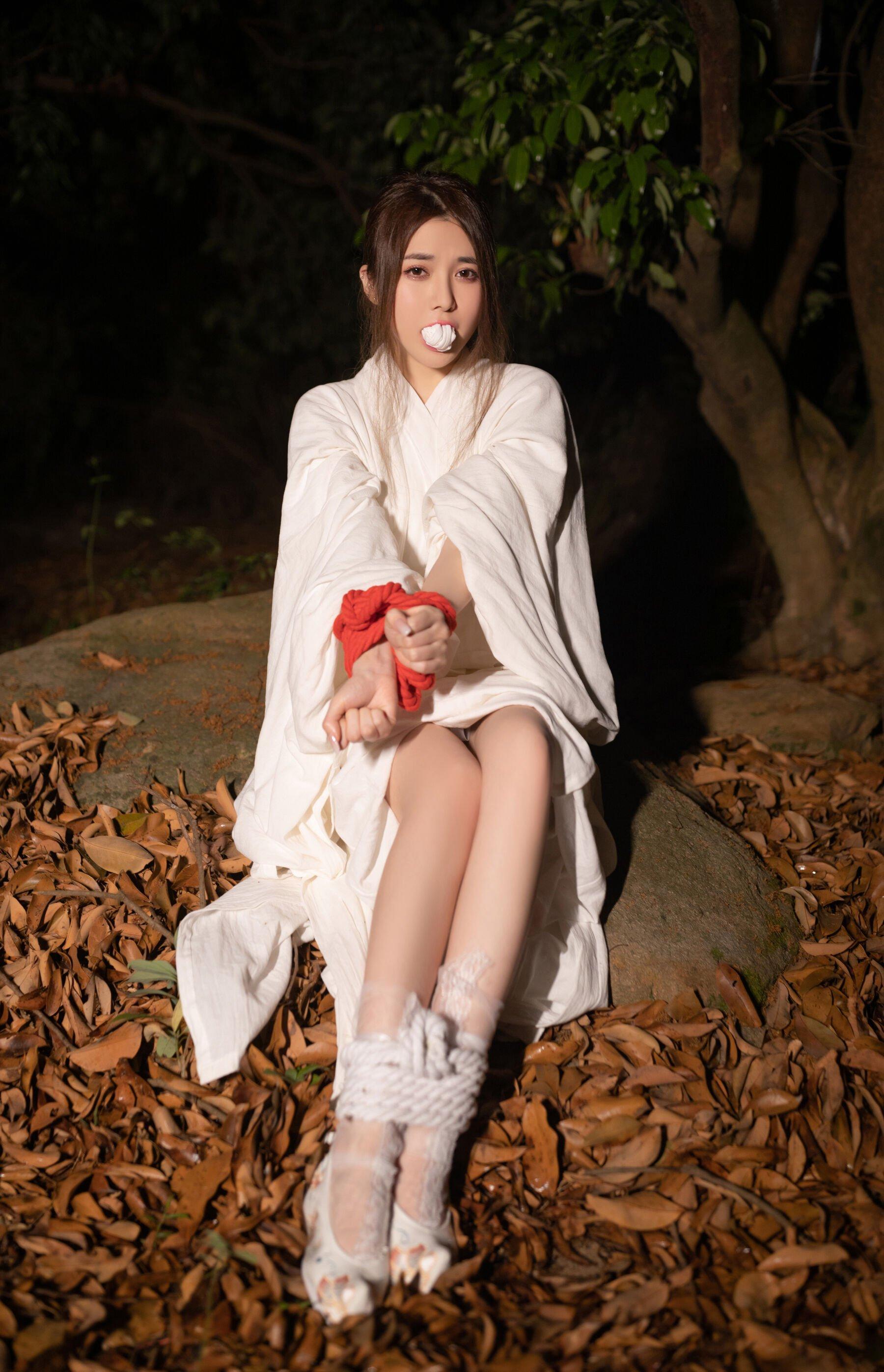 未分类性感写真 鱼子酱Fish《小树林的故事》(5)