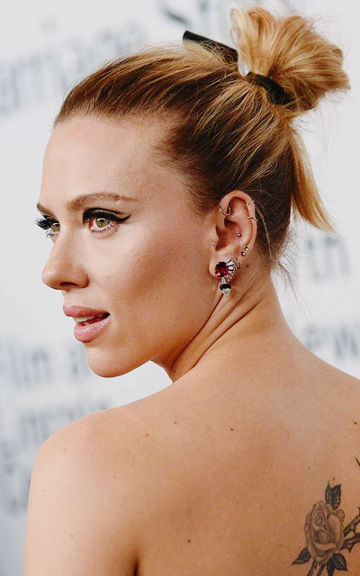 Scarlett Johansson QFG548Az_o