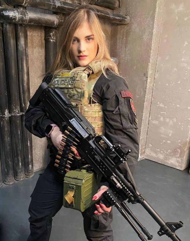 WOMEN WITH WEAPONS...9 S3BuDNto_o