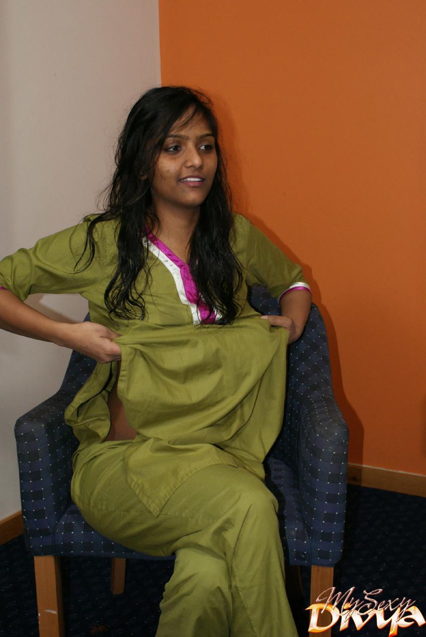 Indian divya slips off her shalwar suit to pose naked for the first time(5)