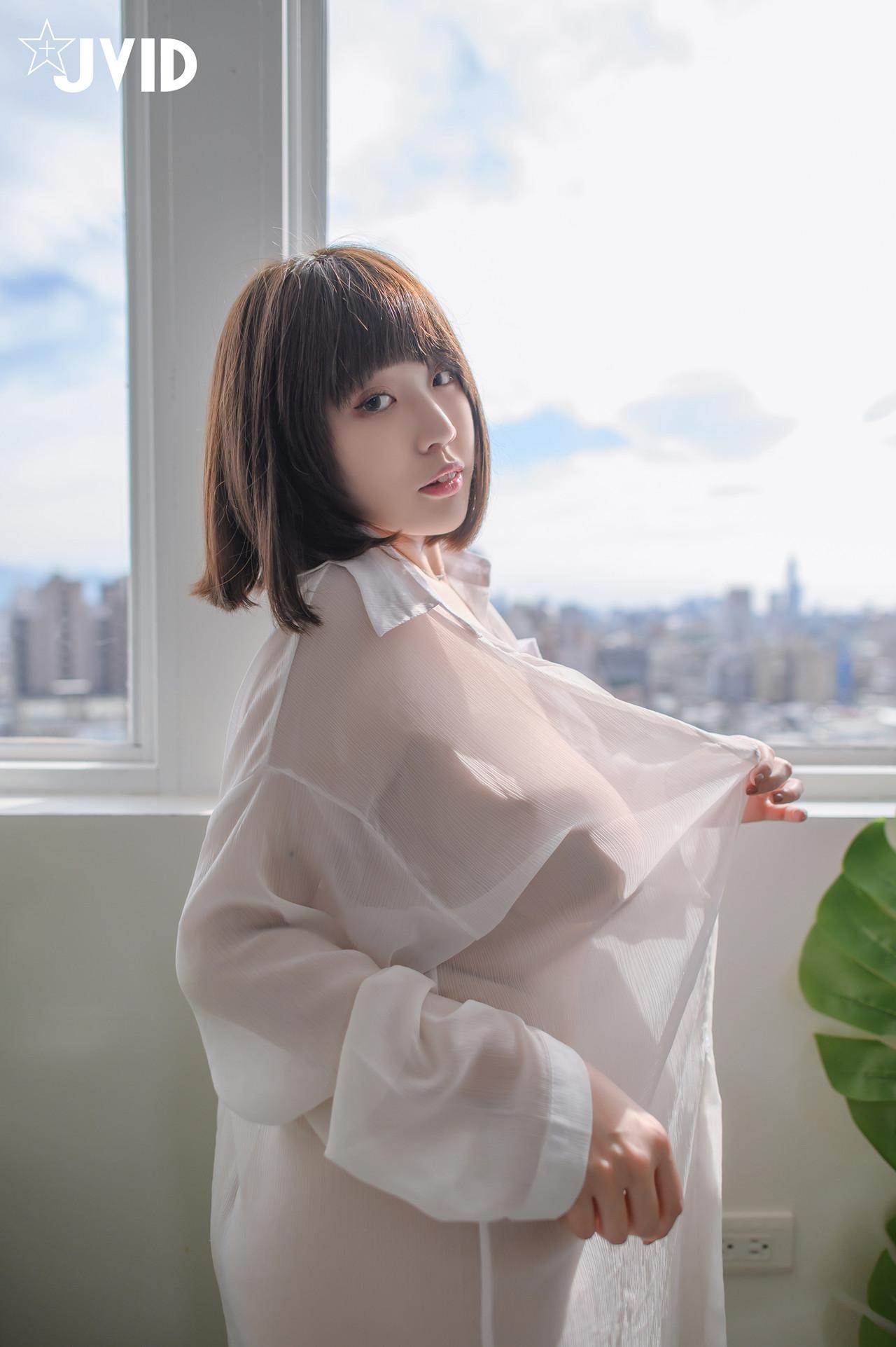 JVID Ruru茹茹 H級豪巨乳 寄宿家中的前同事－茹茹，一早醒來就衣衫不整！豪乳在眼前晃的我頭好暈啊～～～ Set.03(17)
